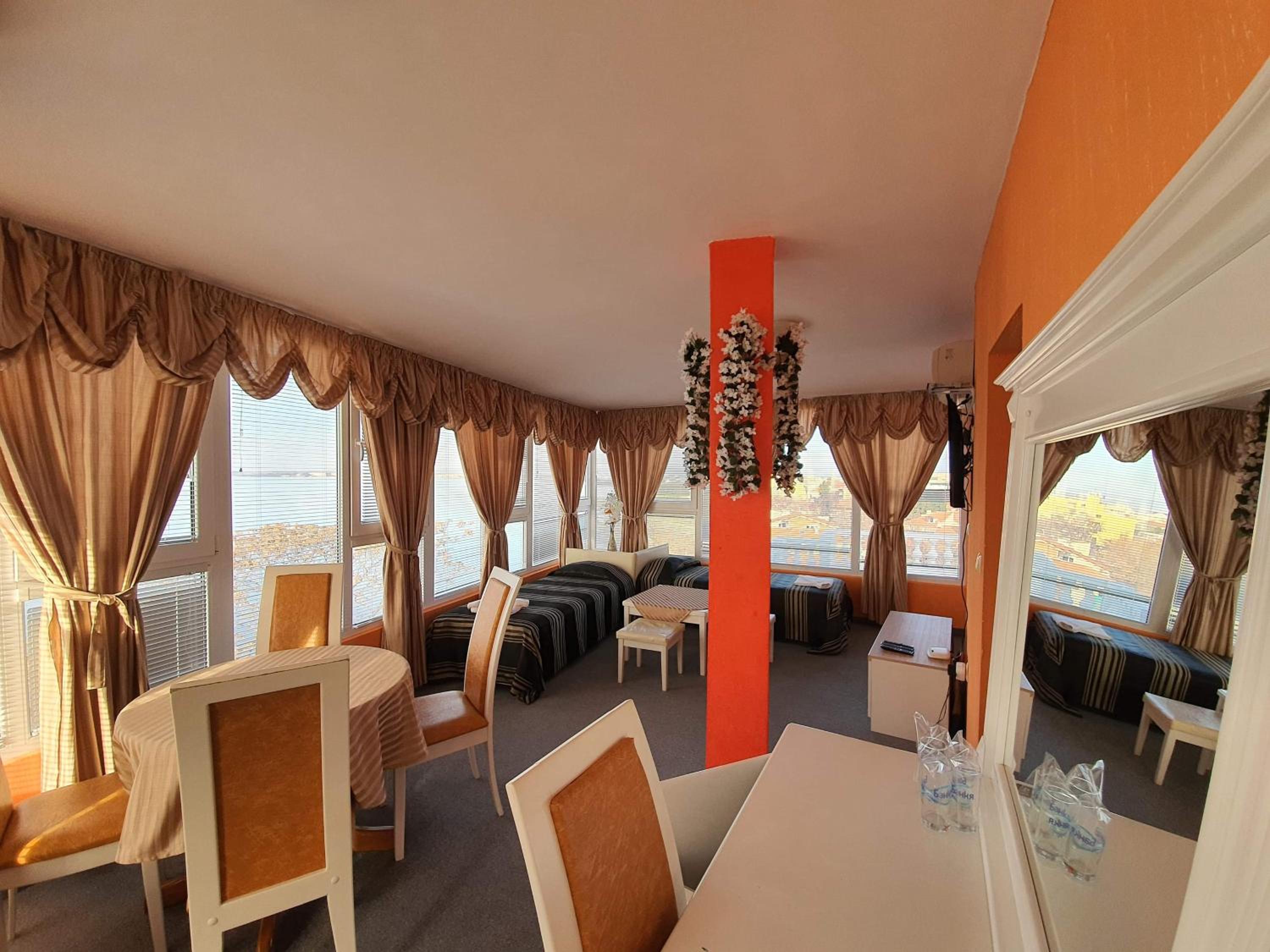 Фото Paros Hotel Pomirie Bulgaria