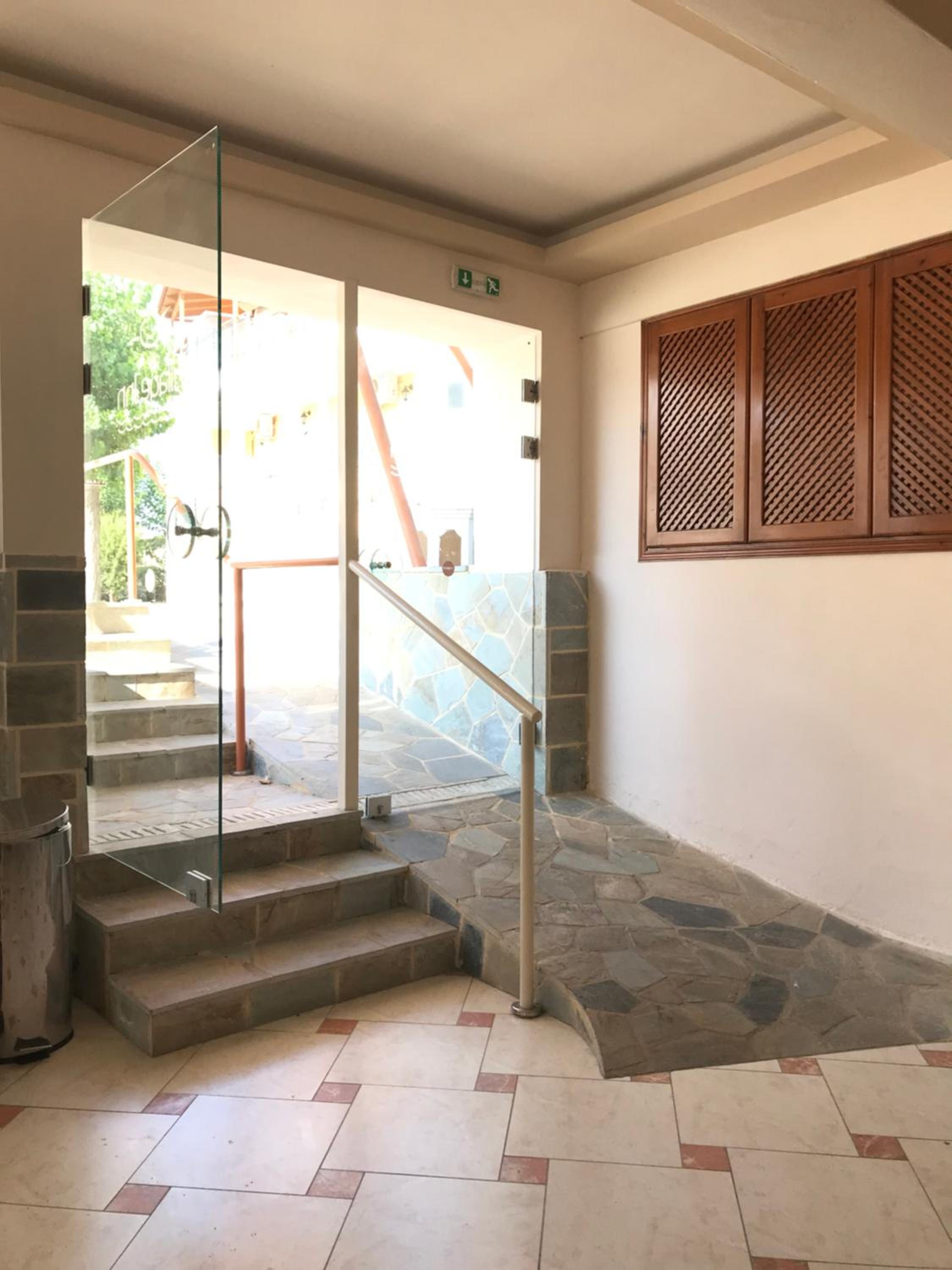 Фото Village Inn Studios & Family Apartments