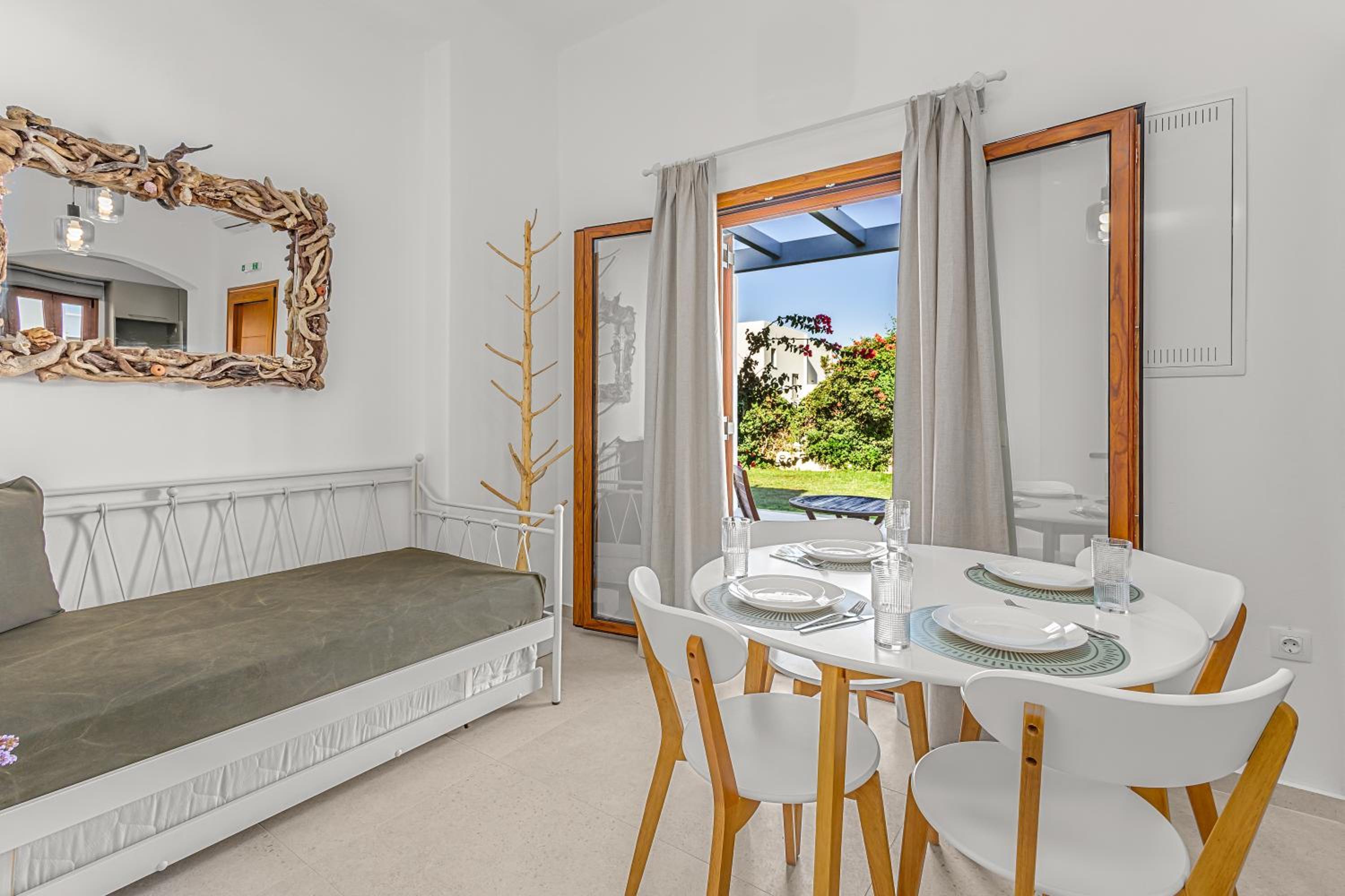 Фото Anemonisia Deluxe Apartments & Mesonettes