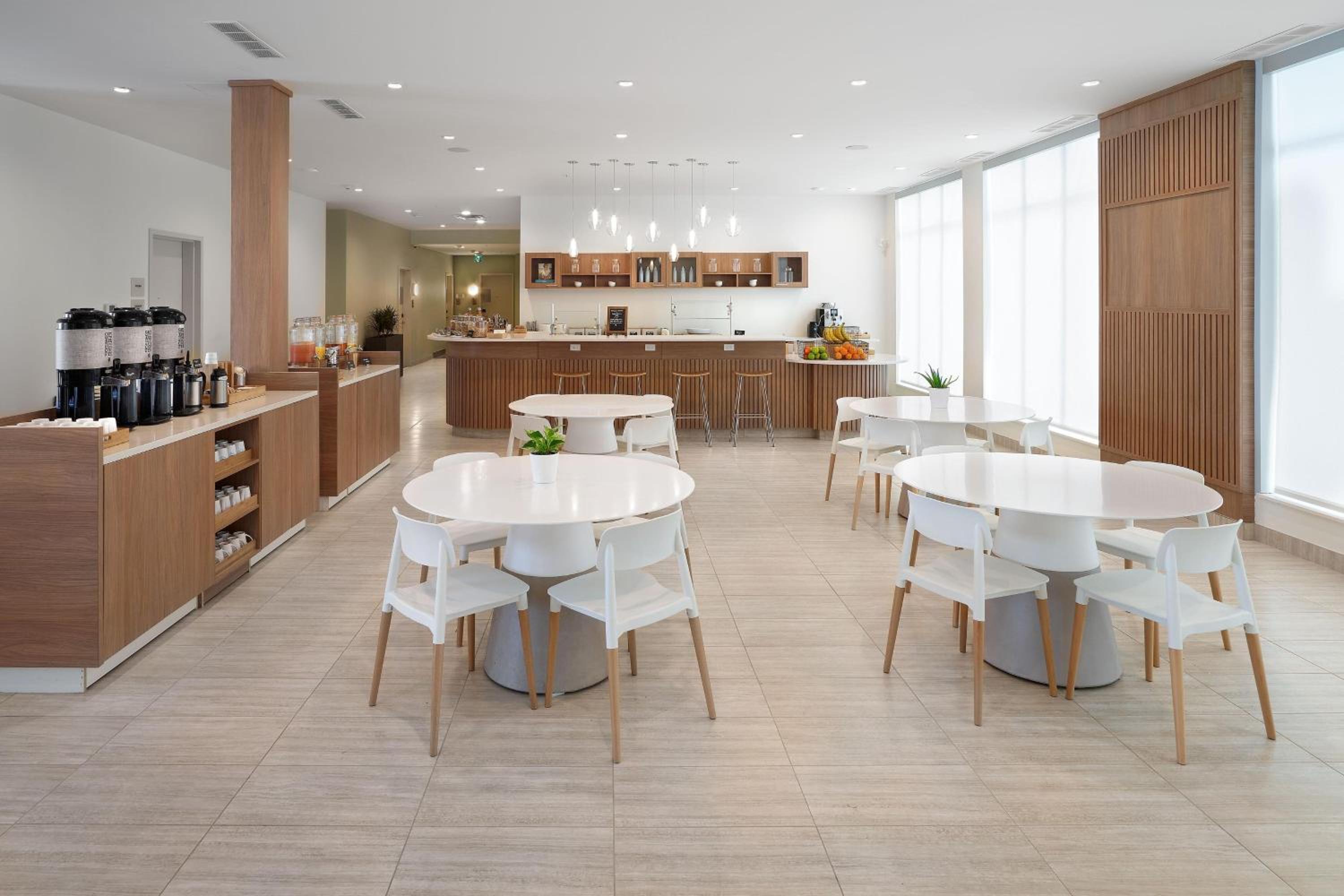 Фото Element Edmonton West