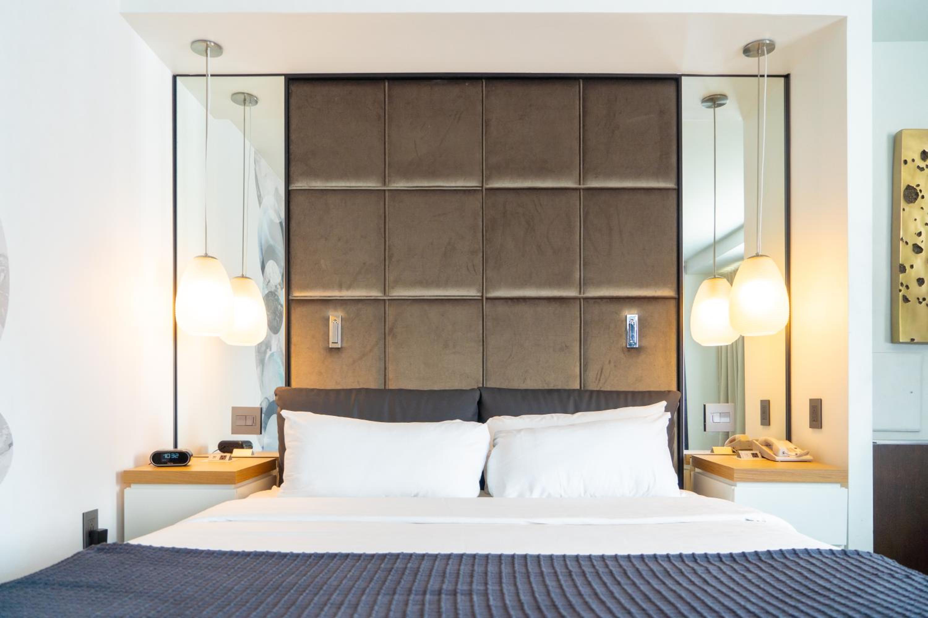 Фото The Windsor Suites