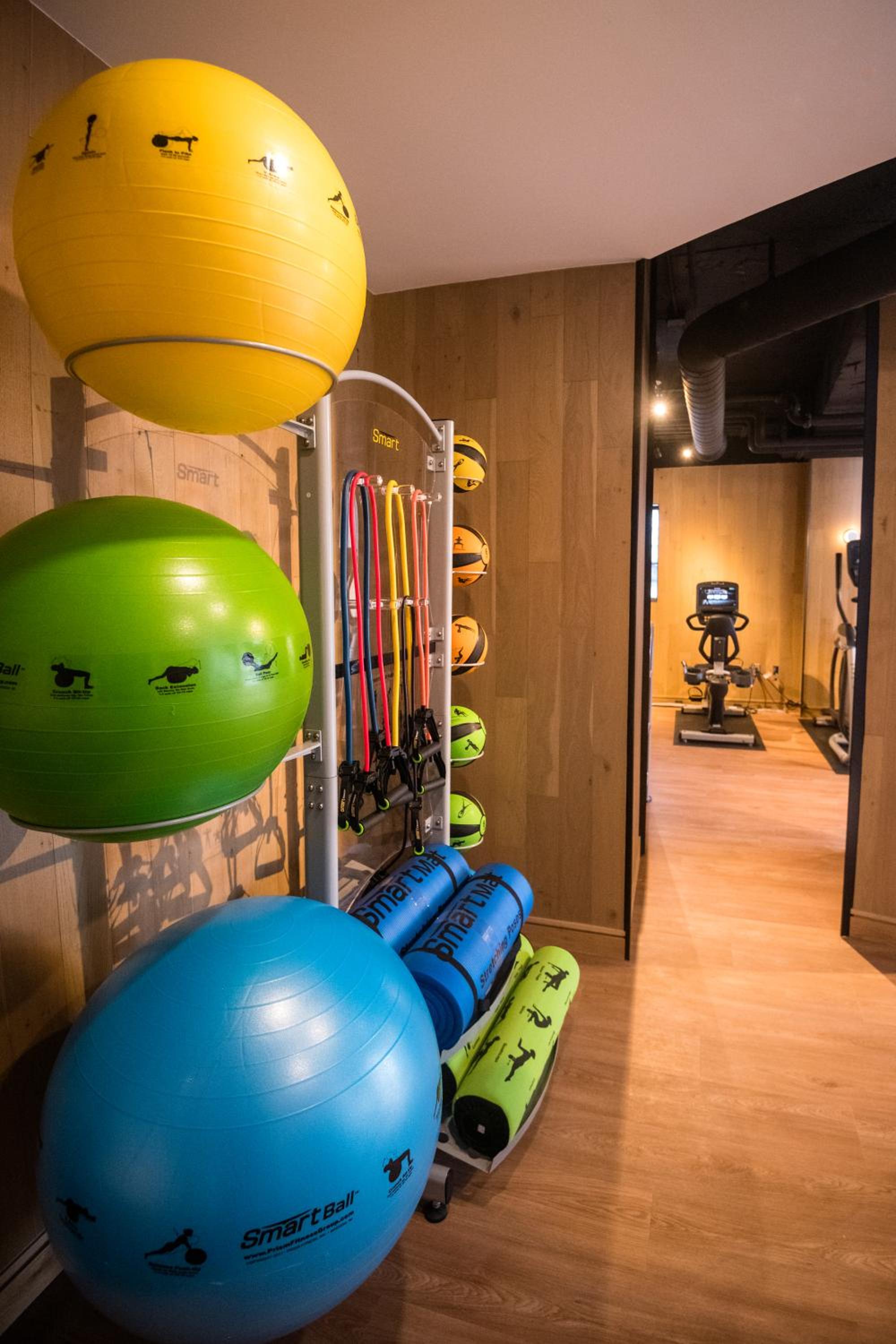 Фото The Windsor Suites