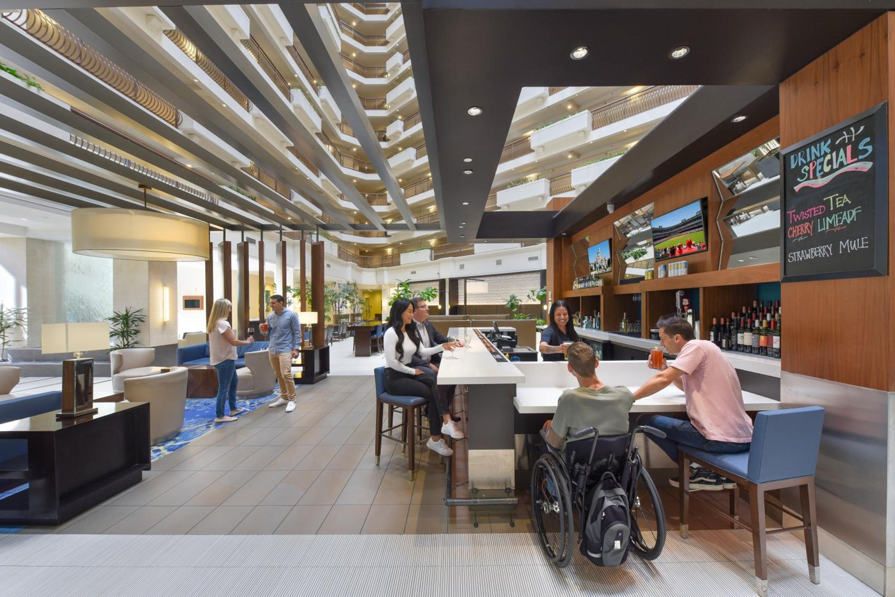 Фото Embassy Suites by Hilton Anaheim Orange