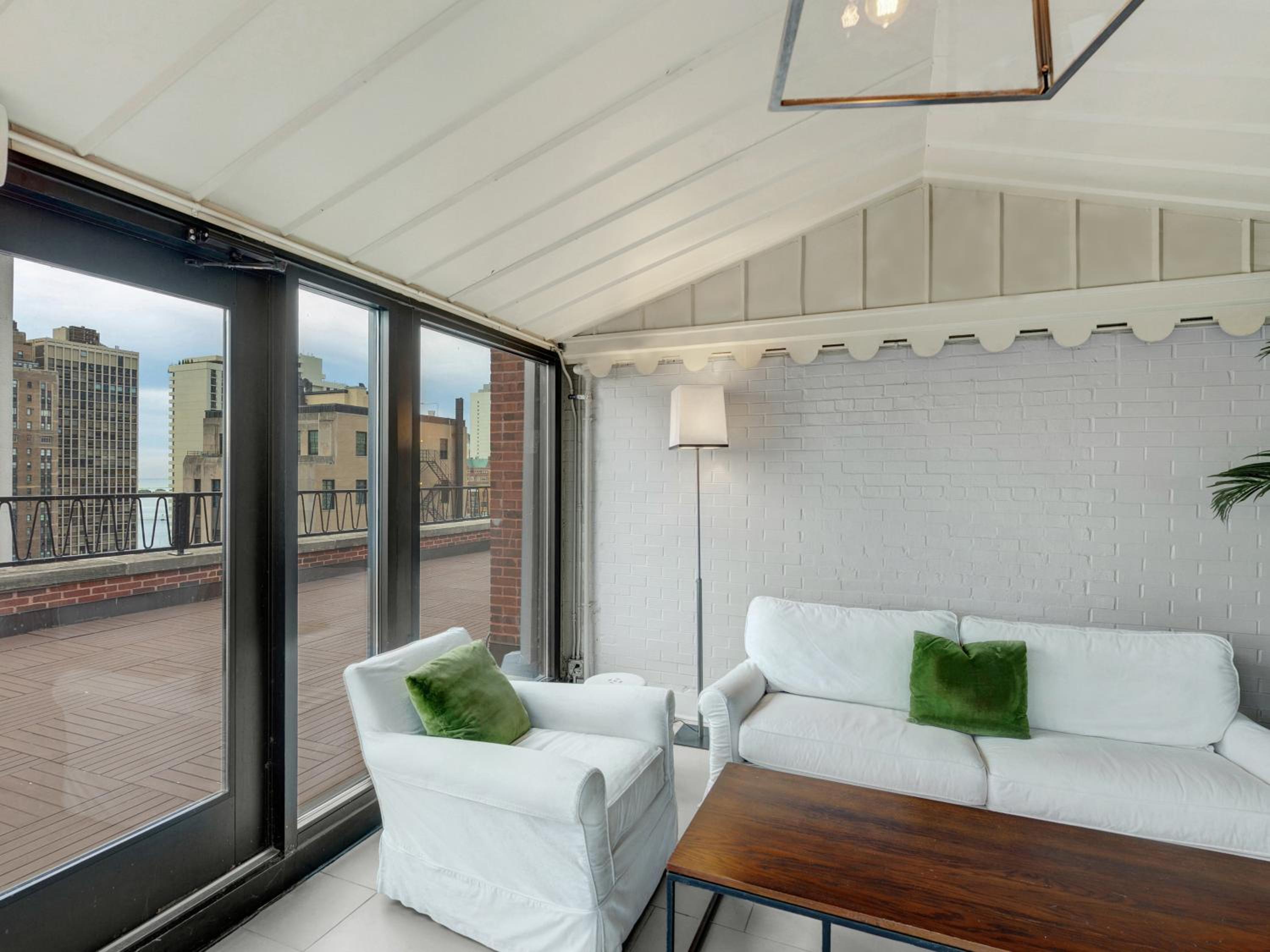 Фото Ambassador Chicago