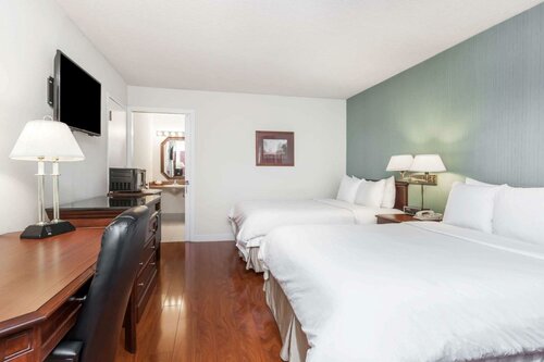 Гостиница Days Inn & Suites by Wyndham Sunnyvale в Саннивейле