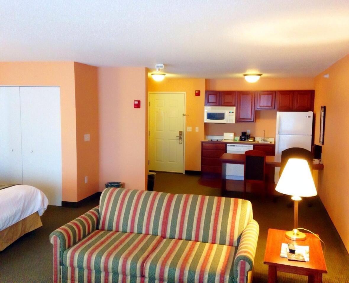 Фото Grandstay Residential Suites Hotel - Sheboygan