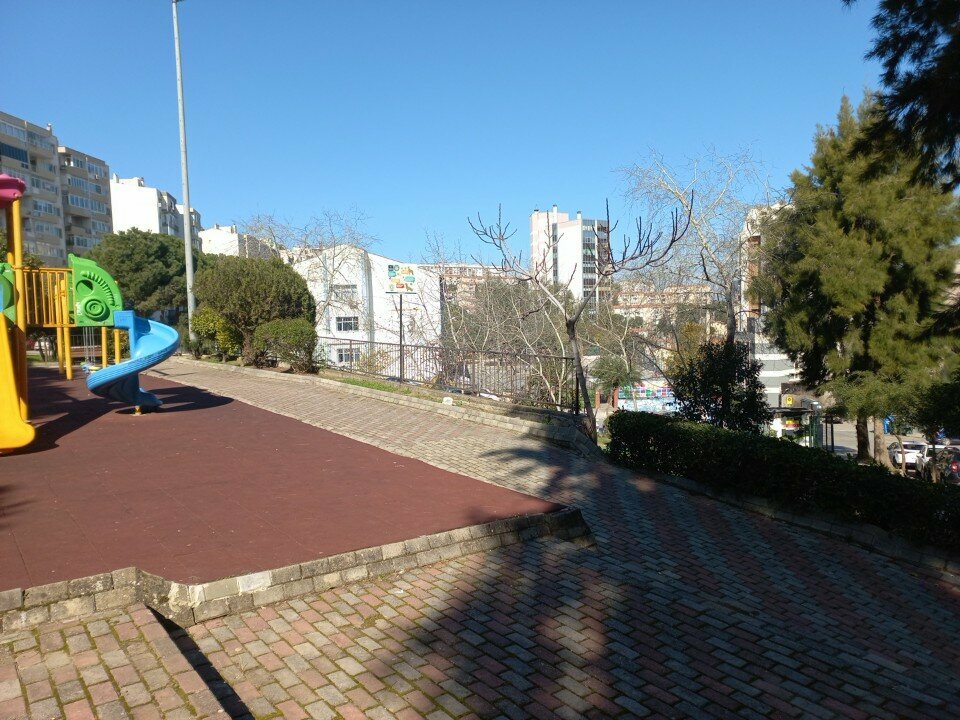 مدرسة Ogretmenler Ve Seker Middle School ، إزمير، صورة