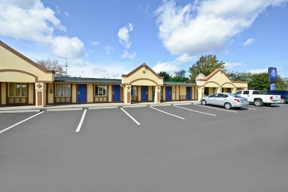 Hotel Americas Best Value Inn & Suites Warren Detroit, Warren, photo