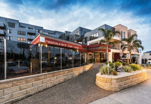 Внешний вид отеля The Esplanade Resort and SPA в Лейкс-Энтрансе, фото 5