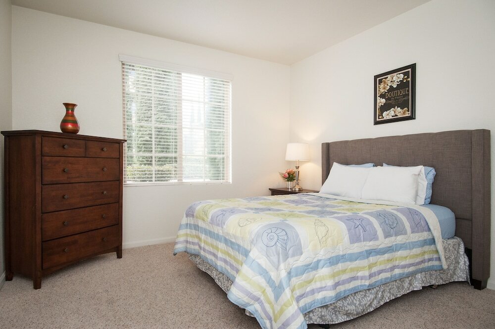 Фото Sunshine Suites at Hillcrest