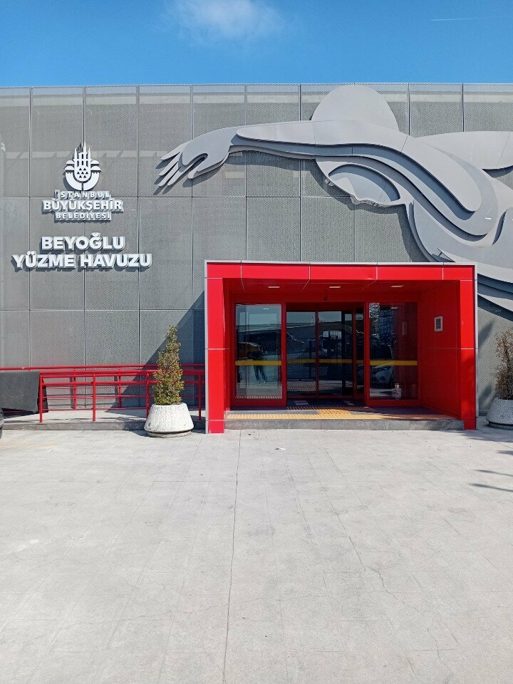 حمام السباحة Istanbul Metropolitan Municipality Beyoaalu Swimming Pool ، اسطنبول، صورة
