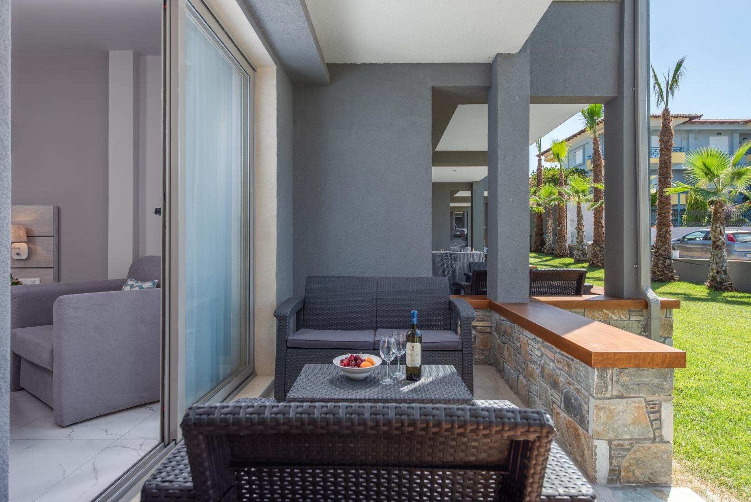 Фото Dionysos Hotel & Suites