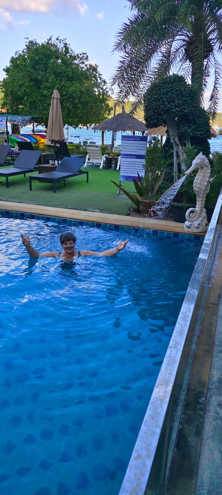 Фото Phi Phi Nice Beach Hotel Hip