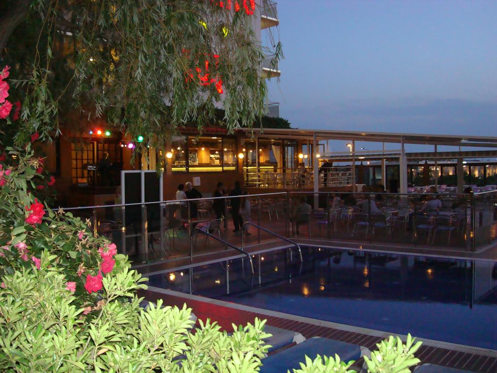 Фото Hotel Univers