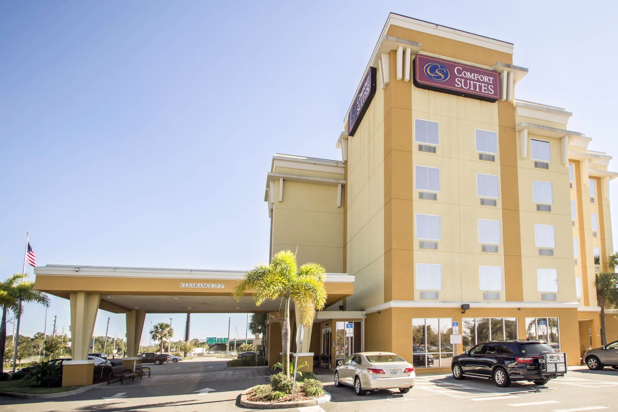 Фото Comfort Suites Orlando Airport