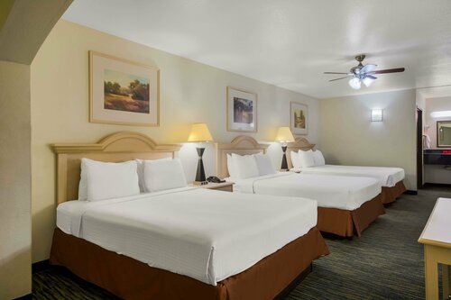 Гостиница SureStay Hotel by Best Western Falfurrias