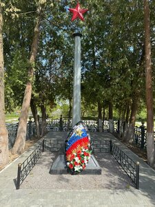 Солдатам, сержантам и офицерам погибшим в боях с немецко-фашистскими захватчиками (Tula, Spasskoye Cemetery), memorial plaque, foundation stone