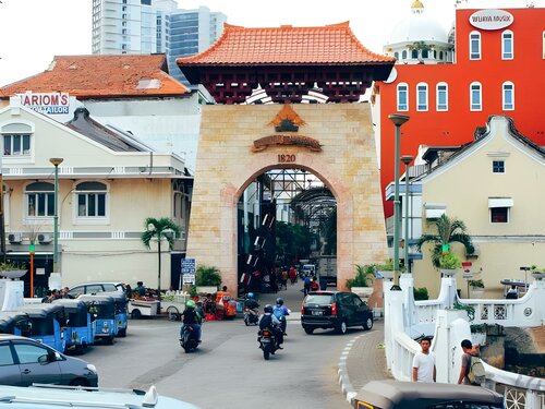 Гостиница Menara Peninsula Hotel Jakarta в Джакарте