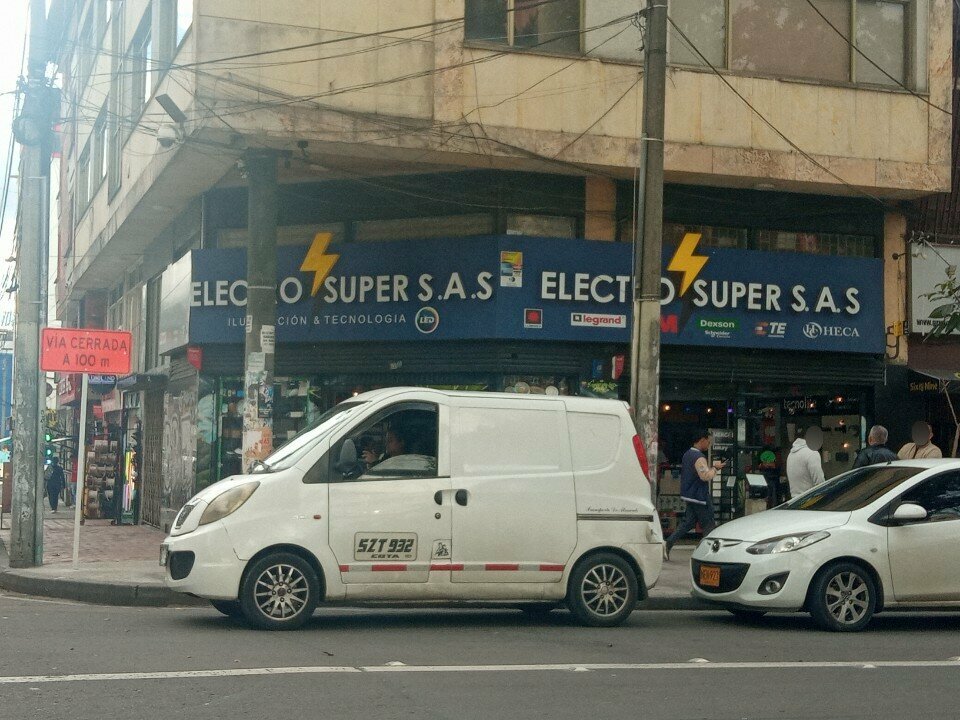 Construction tools Almacén Electro Super, Bogota, photo