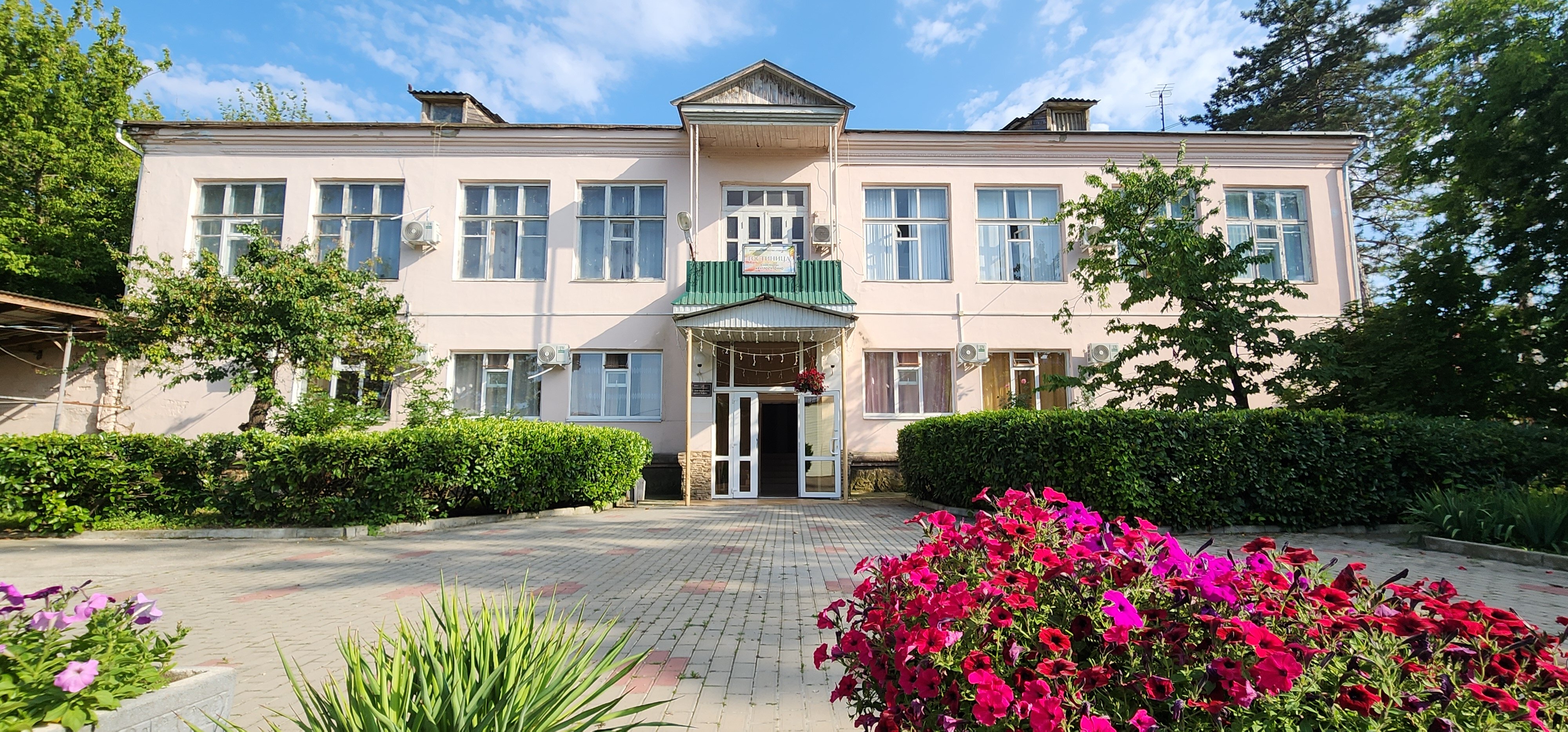 Фото отеля 1