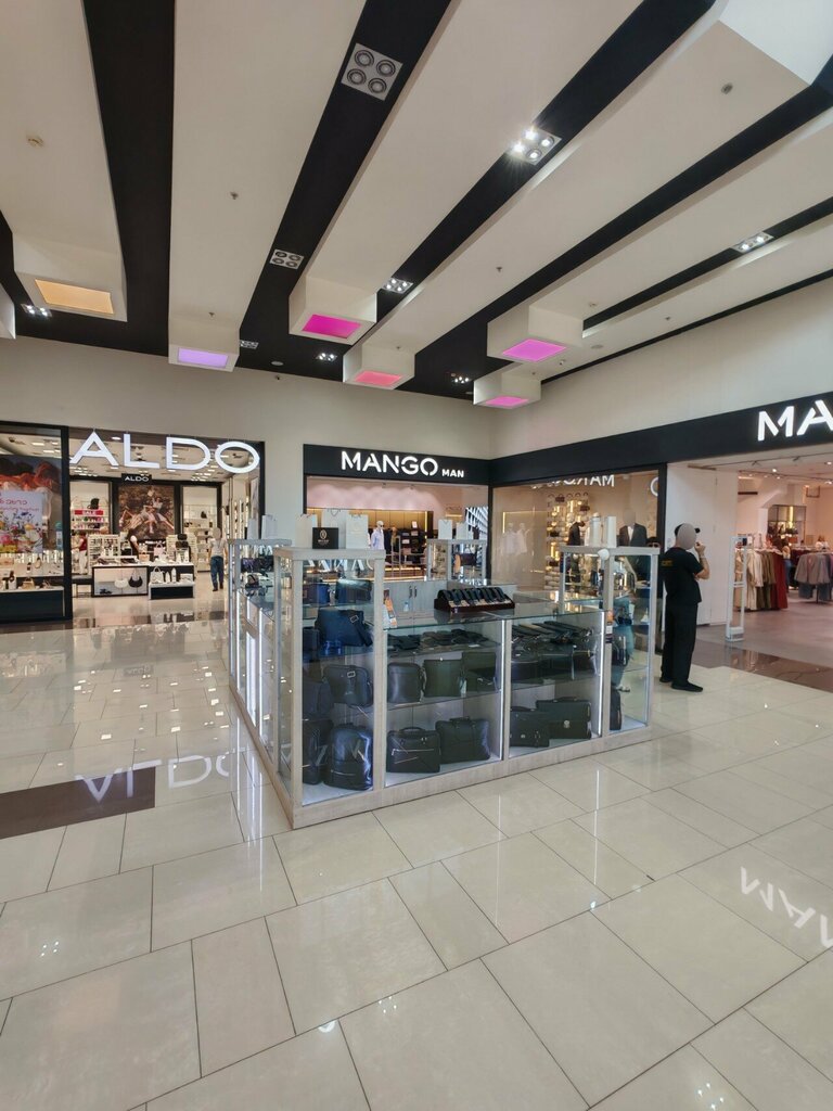 Bags and suitcases store Rockfeld, Yerevan, photo