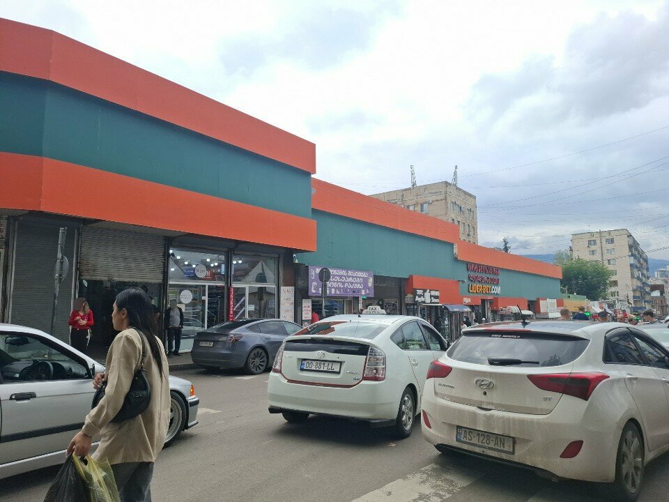 Shopping mall Passage 2000, Tbilisi, photo