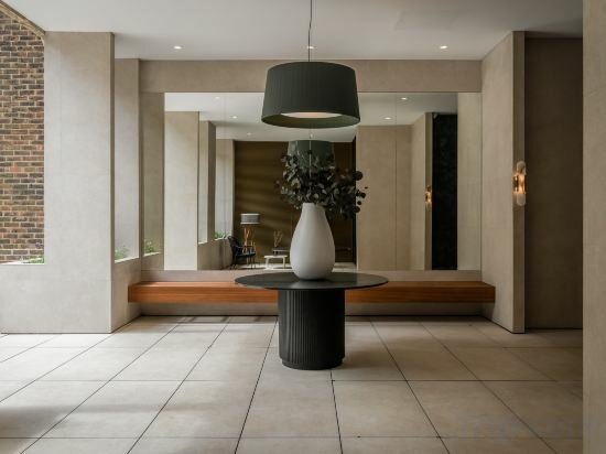 Фото Monarch House Serviced Apartments