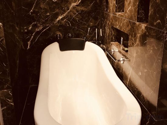 Фото Novotel Mumbai Juhu Beach Hotel