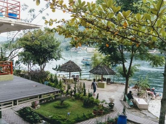 Фото Pandu Lakeside Hotel Parapat - Toba Lake