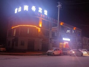 Zadoi Xueshan Business Hotel (About 70 meters southwest of No. 1 Minzu Complete Primary School), hotel