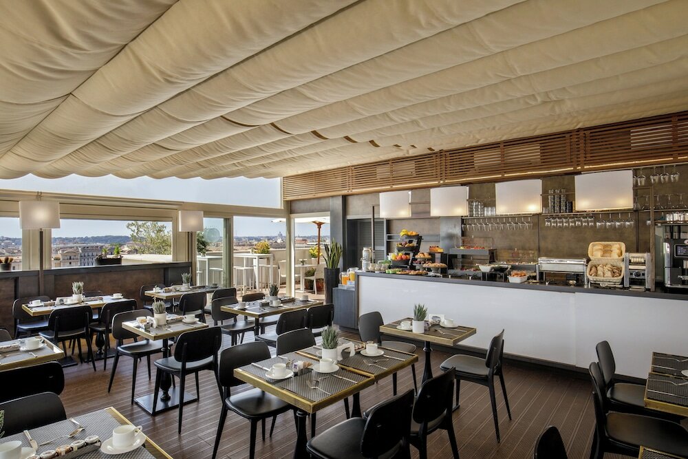 Фото The Independent Hotel