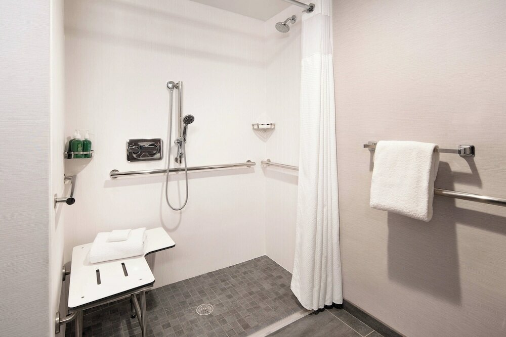 Фото Courtyard by Marriott Fresno