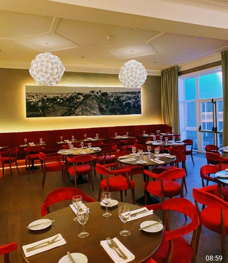 Фото The Park Hotel