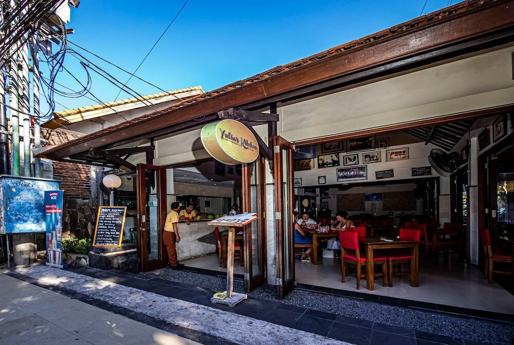 Фото Yulia Beach Inn Kuta