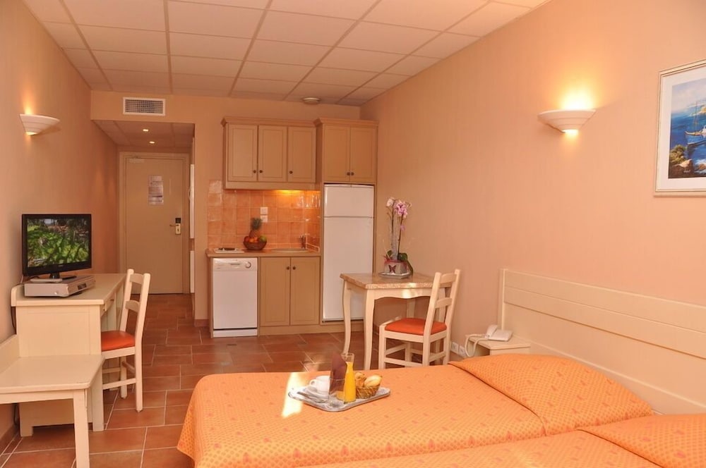 Фото Hotel Lou Castelet