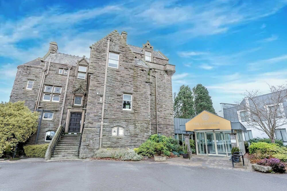 Фото The Landmark Hotel and Leisure Club