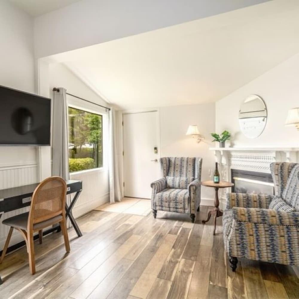 Фото Agate Cove Inn