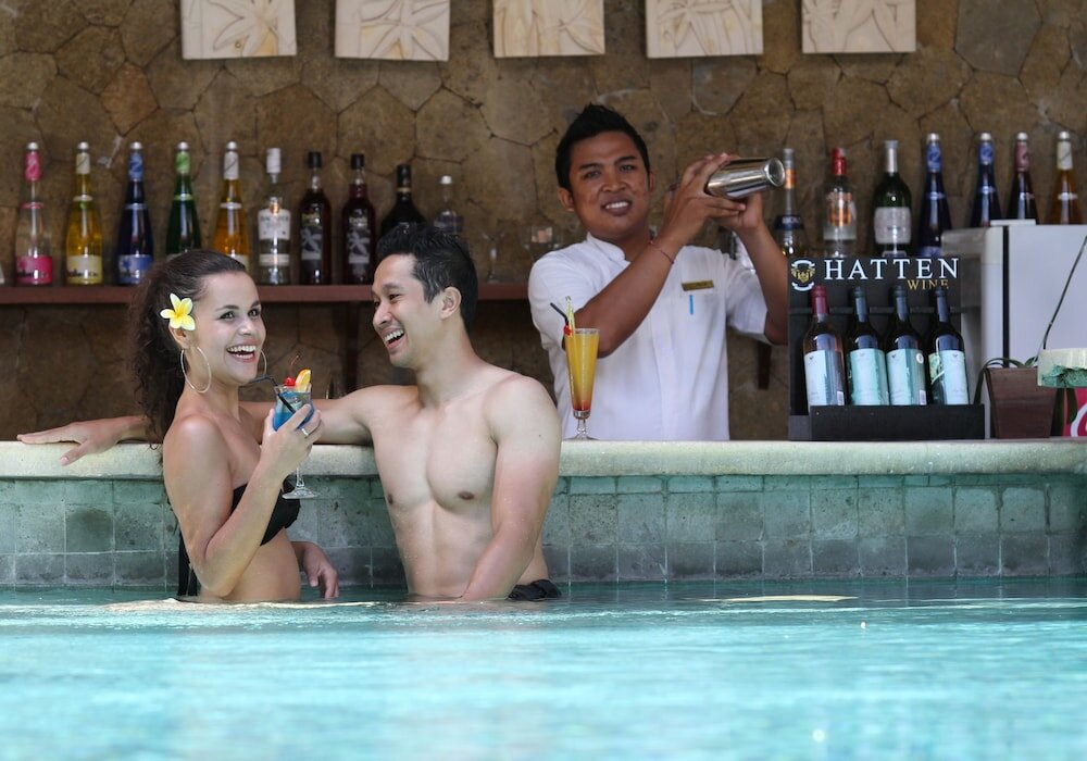 Фото Adhi Jaya Hotel