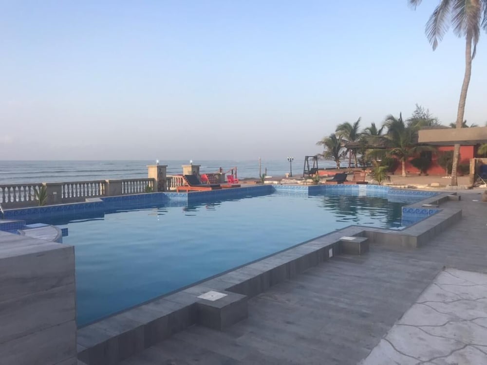 Фото Coconut Pointe Villa & Beach Resort