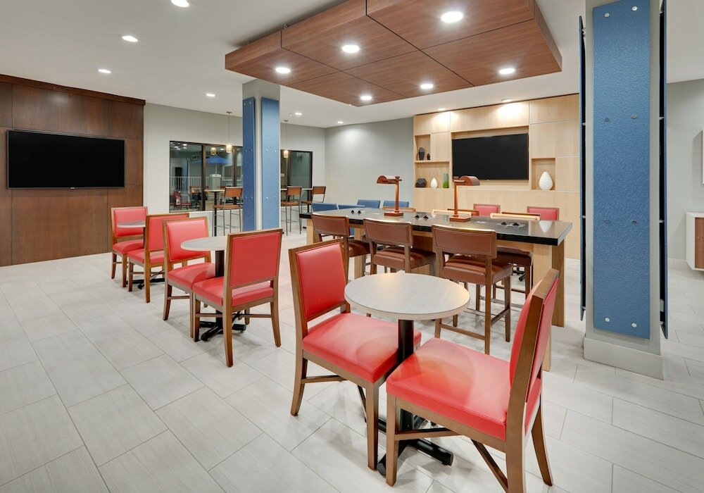 Фото Holiday Inn Express Hotel & Suites Near Seaworld, an Ihg Hotel