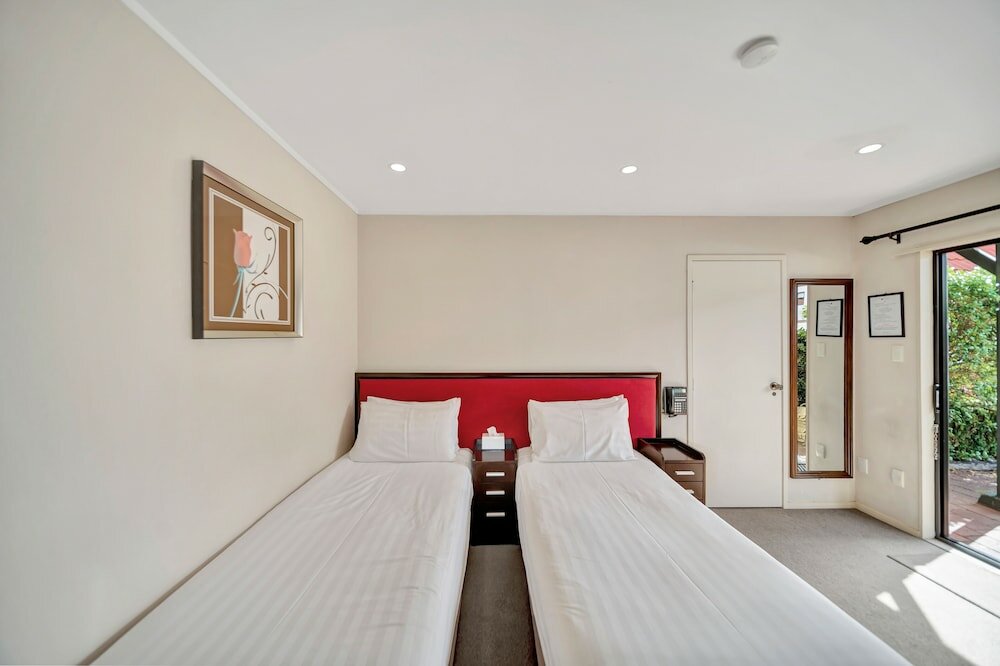 Фото Tudor Court Motor Lodge