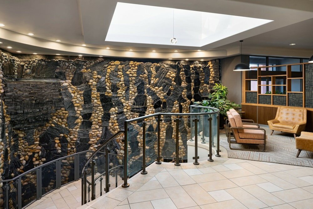 Фото Four Points by Sheraton Edmonton South