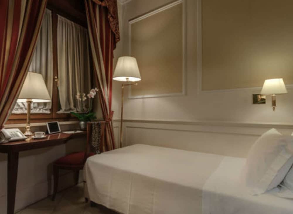 Фото Palazzo Cardinal Cesi