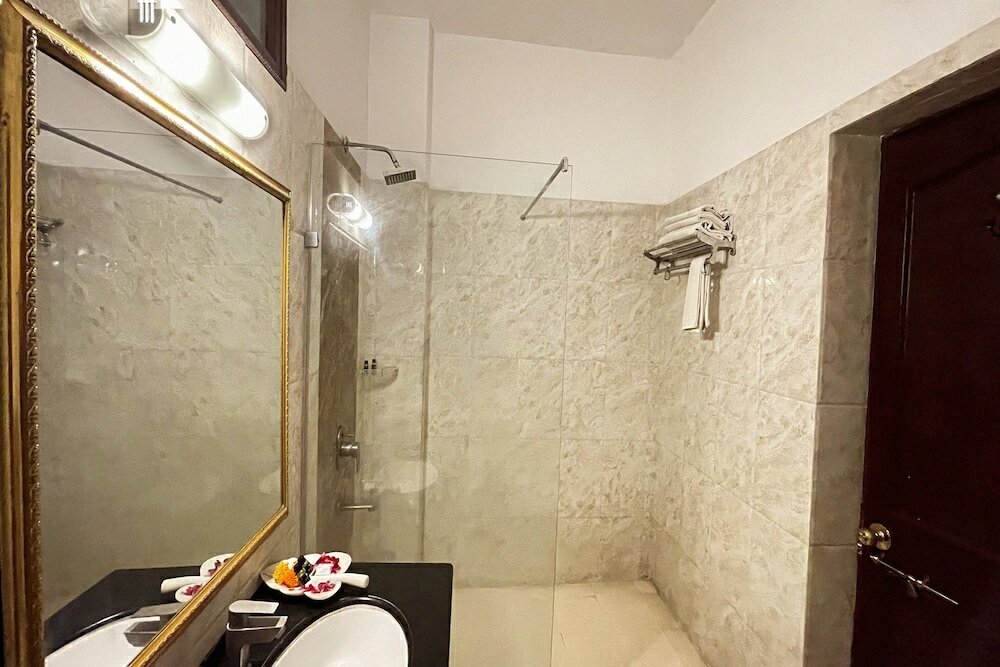 Фото Hotel Boheda Palace