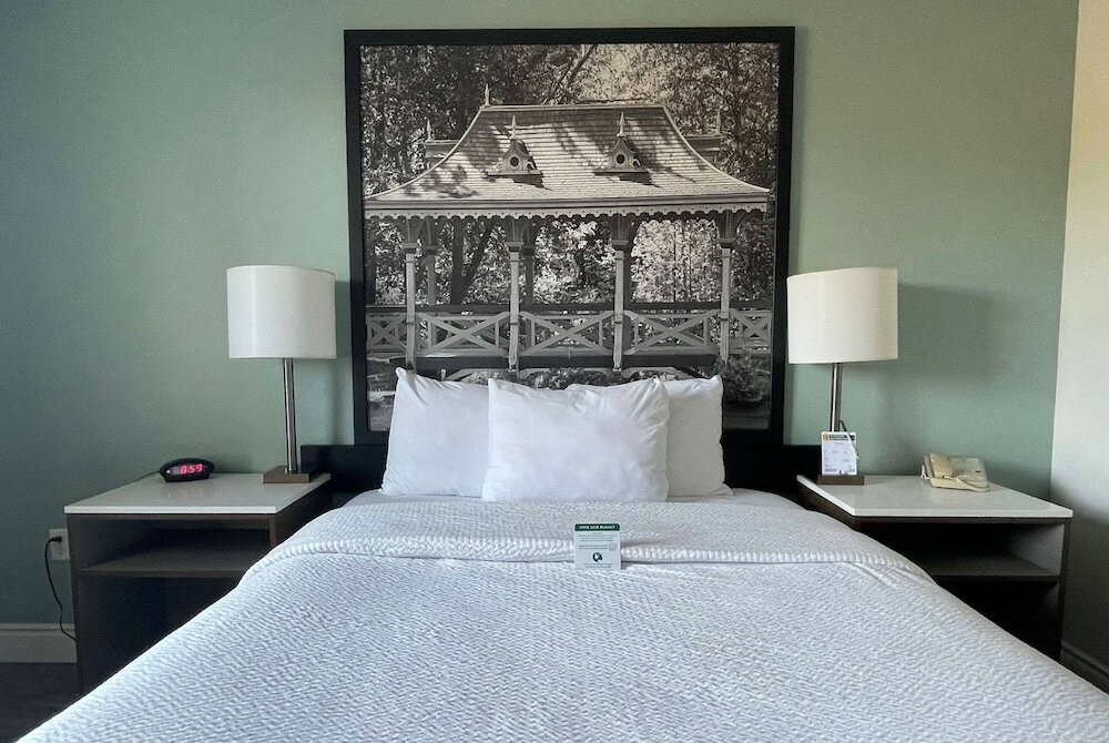 Фото Super 8 by Wyndham Peterborough