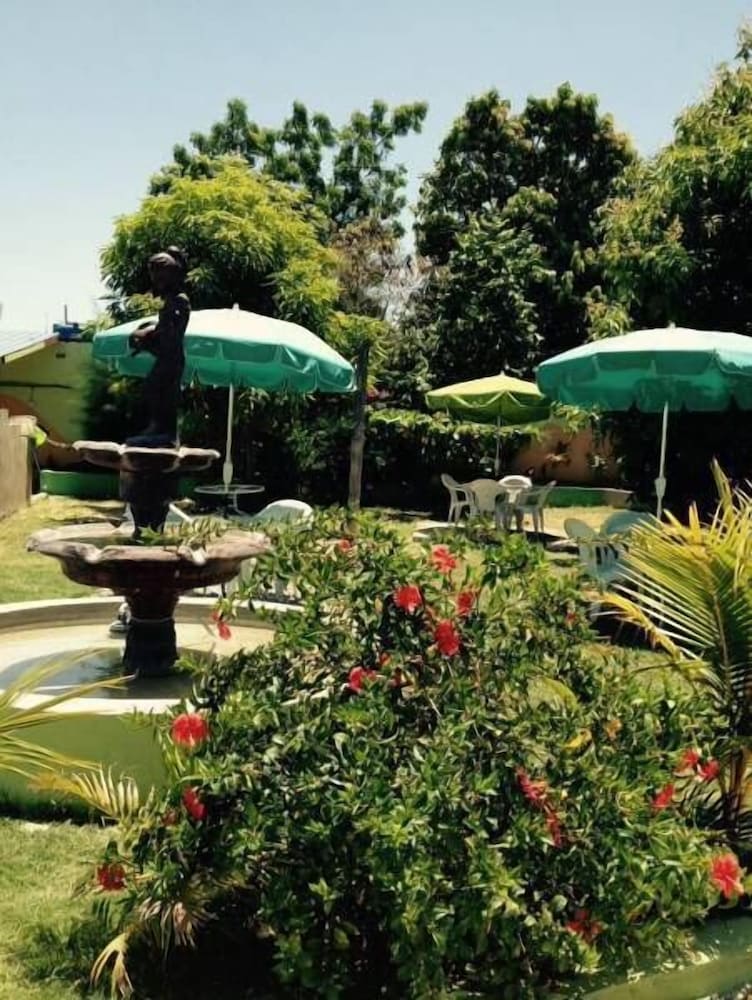 Фото La Cayenna Hôtel et Restaurant