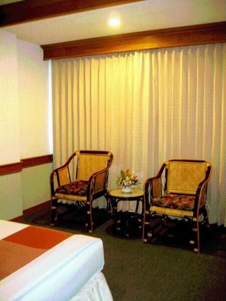 Фото Raya Grand Hotel