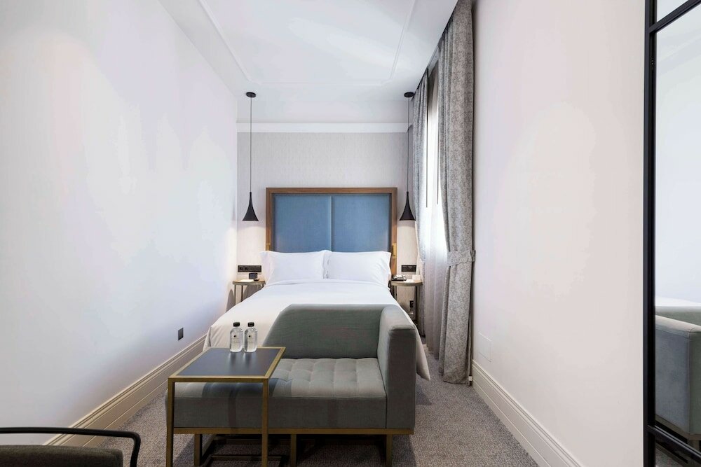 Фото DoubleTree by Hilton Madrid - Prado