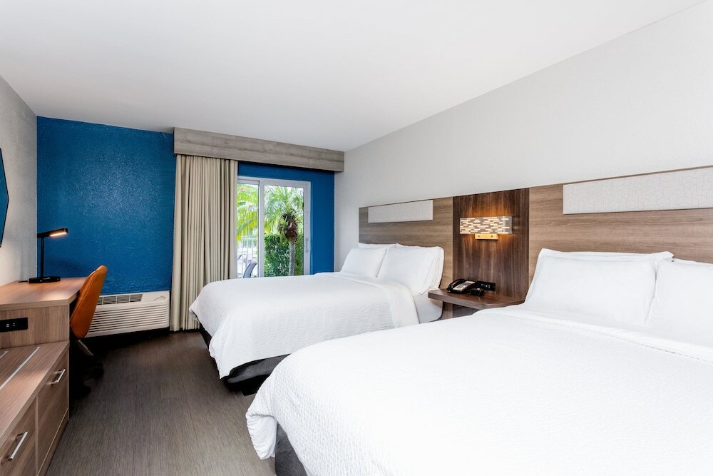 Фото Holiday Inn Express Clearwater East - Icot Center, an Ihg Hotel