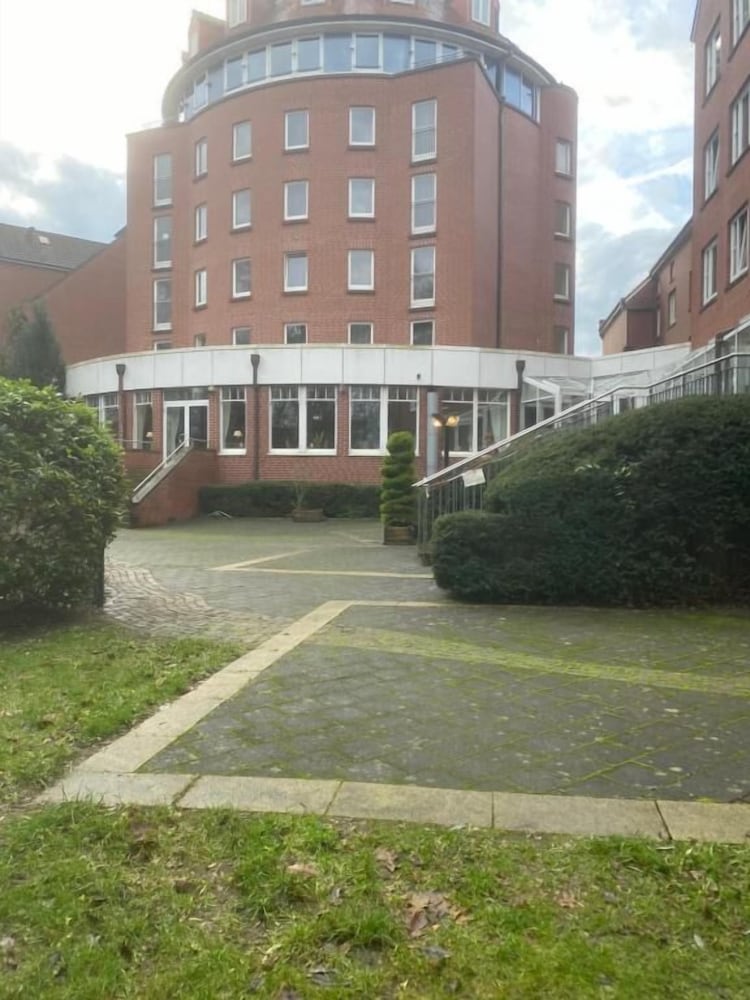 Фото Golden Tulip Luebecker Hof